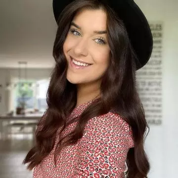 c0nvenientc0nnie image 0